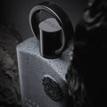 תקריב מכסה הבקבוק Supremacy Collector’s Edition – גימור יוקרתי ומדויק