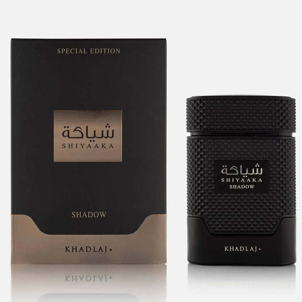 בושם Shiyaaka Shadow (שיאקה שאדו) מבית Khadlaj לגברים 100 מ"ל, מבט חזיתי על הבקבוק המעוצב לניחוח נועז ועוצמתי.